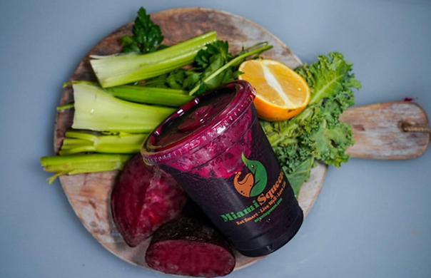 Take a chance and DIY your own juice! 🥤At Miami Squeeze, guests have the option of making their own mix of whatever fruits and veggies they’re feeling to get fueled up for their day! 🍎🍊🍋🍐🍏🍆 •